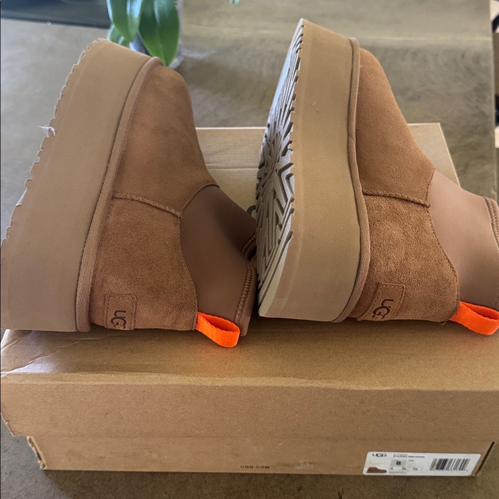 Ugg, classic mini dipper. Size 8 - Picture 2 of 7